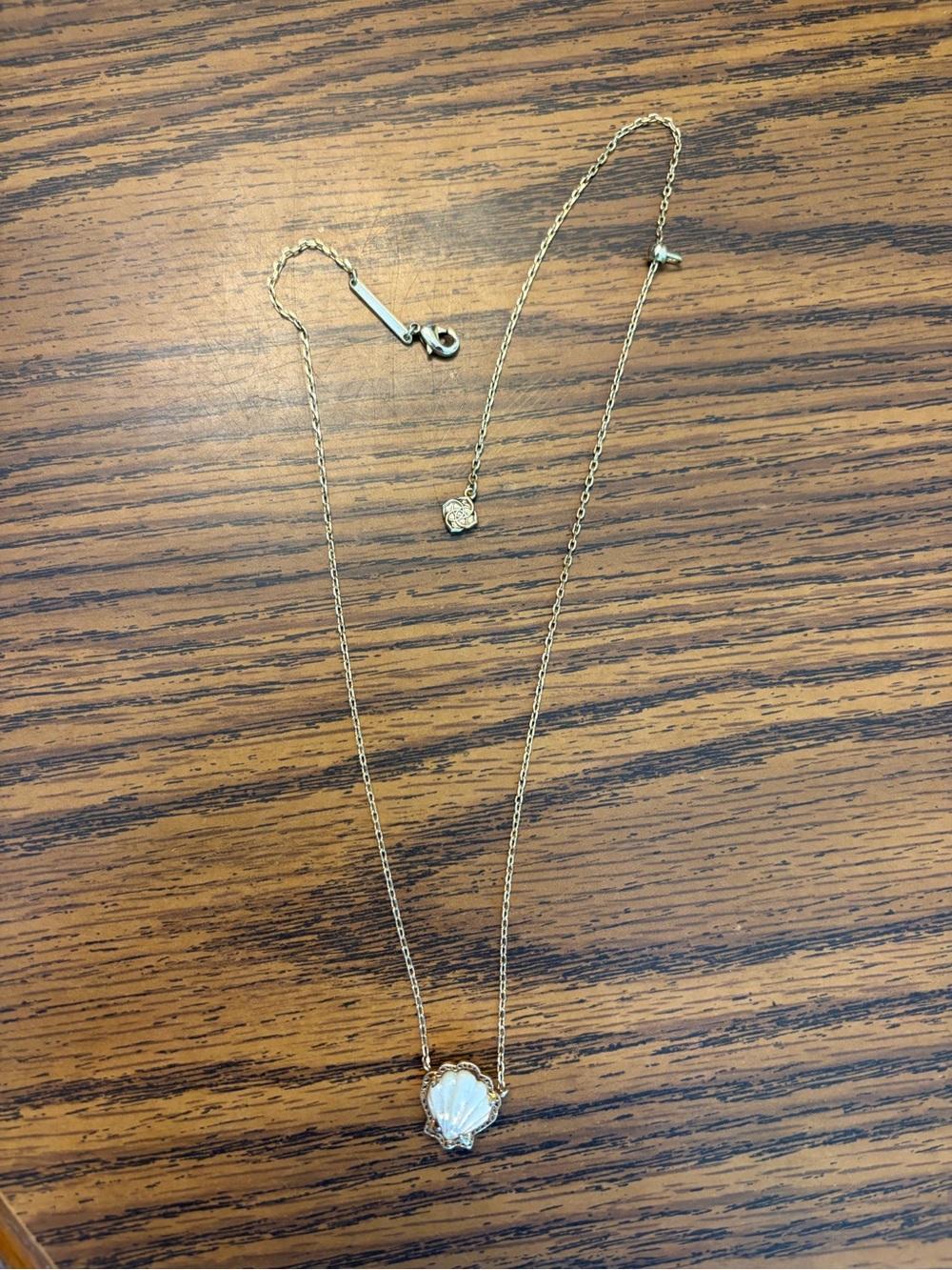 kendra scott Brynne Shell Gold Short Pendant Necklace